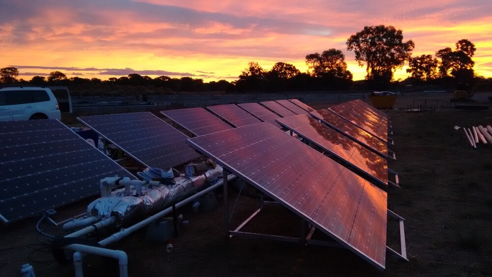 Impianto pilota del Dissalatore Solare MED al tramonto